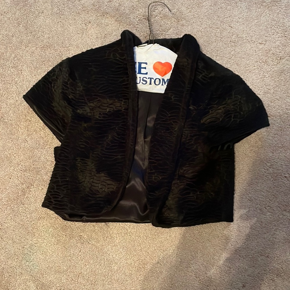 Max and Cleo black shrug